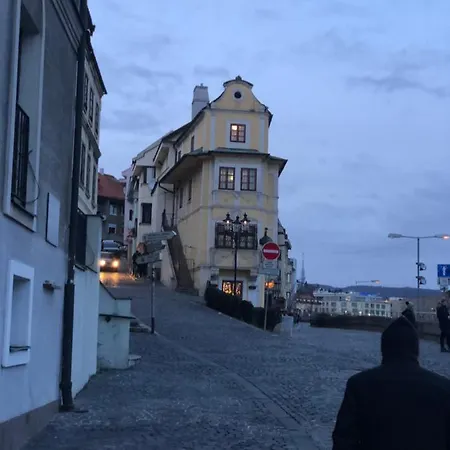 Pleasant Under The Castle Pressburg