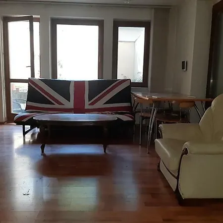 Pleasant Under The Castle Apartment